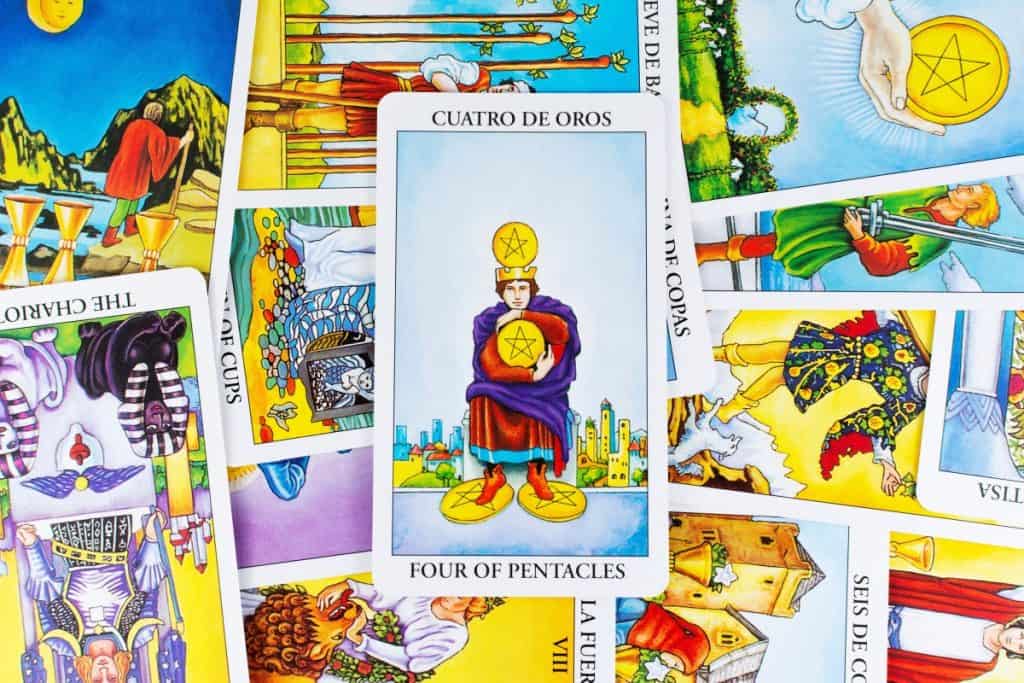 Usporedba cijena: tarot špilovi u trgovini vs. oglasnik Usporedba cijena: tarot špilovi u trgovini vs. oglasnik